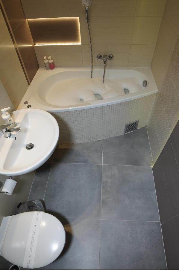 Studio Apartment Jacuzzi