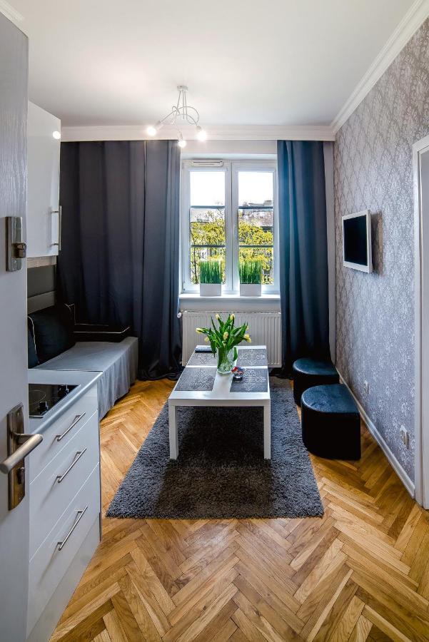 Superior One-Bedroom Apartment Jacuzzi