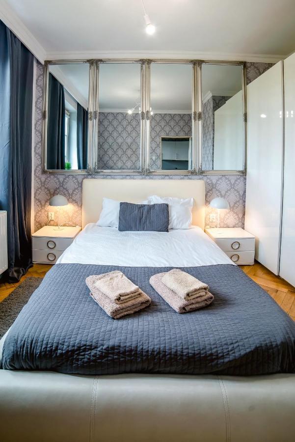 Superior One-Bedroom Apartment Jacuzzi
