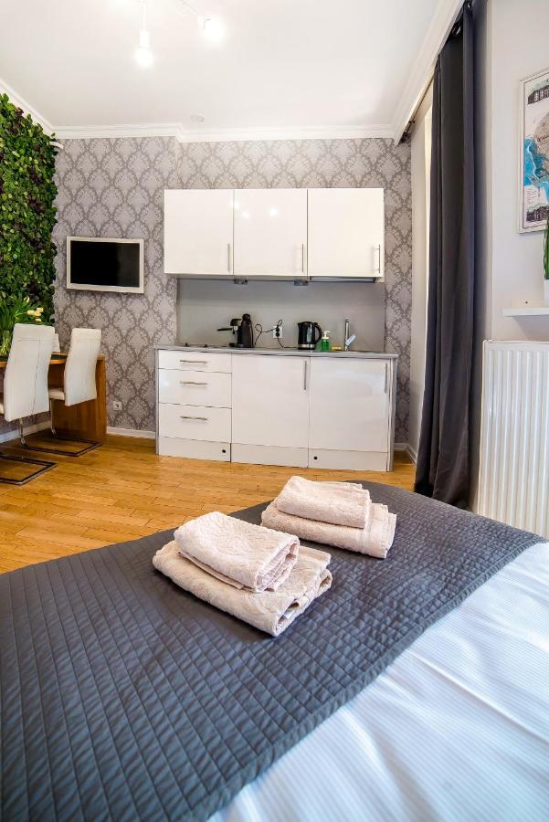 Studio Apartment Balcony Jacuzzi